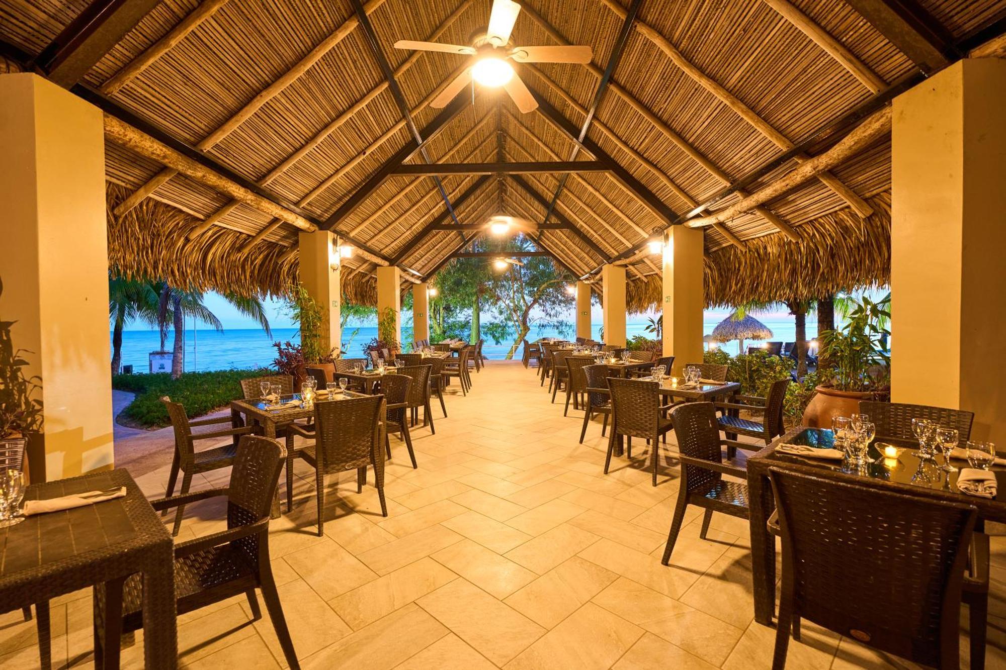 Gran Evenia Bijao Hotel Santa Clara  Bagian luar foto The restaurant at the resort