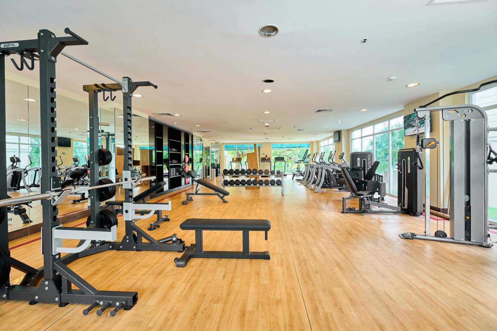 Gran Evenia Bijao Hotel Santa Clara  Bagian luar foto A gym in a hotel