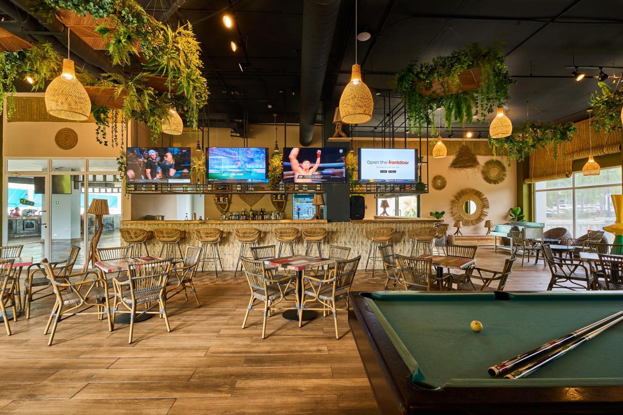 Gran Evenia Bijao Hotel Santa Clara  Bagian luar foto The interior of a typical sports bar