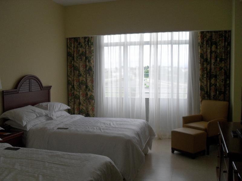 Gran Evenia Bijao Hotel Santa Clara  Bagian luar foto A room at the hotel