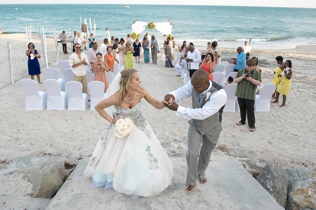 Gran Evenia Bijao Hotel Santa Clara  Bagian luar foto A beach wedding in Jamaica