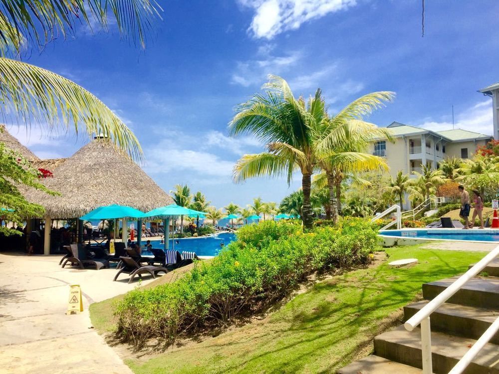 Gran Evenia Bijao Hotel Santa Clara  Bagian luar foto The pool at the Sheraton Resort Fiji