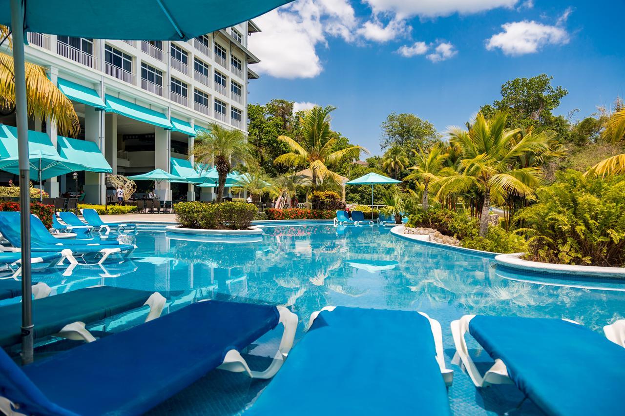 Gran Evenia Bijao Hotel Santa Clara  Bagian luar foto The swimming pool at the hotel