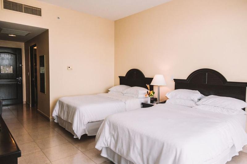 Gran Evenia Bijao Hotel Santa Clara  Bagian luar foto A room at the hotel